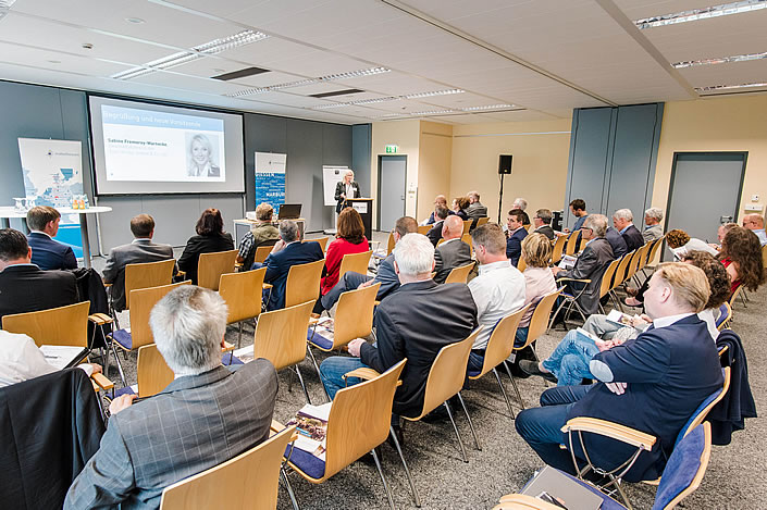 Das Netzwerk Wirtschaft im Konferenzsaal der Rittal-Arena in Wetzlar. (Foto: Tilman Lochmüller / Regionalmanagement Mittelhessen)