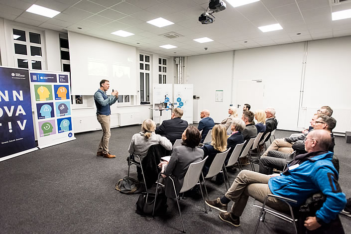 Dr. Volker Busch beim Netzwerk Wirtschaft in der Gießener Spie Akademie (Foto: Tilman Lochmüller / Regionalmanagement Mittelhessen) 