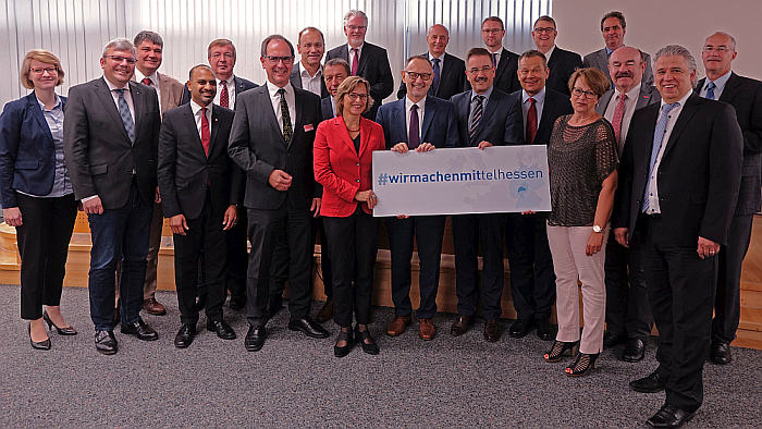 Die Aufsichtsrätinnen und -räte des Regionalmanagements Mittelhessen mit hr-Intendant Manfred Krupp (11. von rechts)