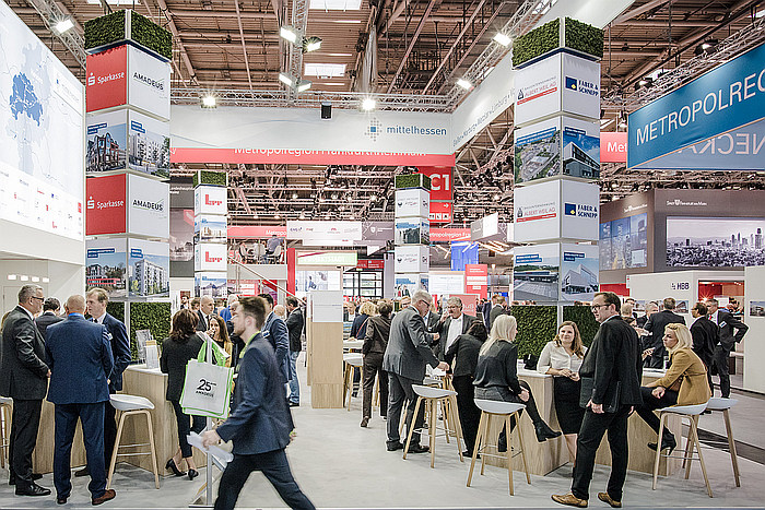 Viel los zwischen den Metropolen - auch auf der Messe Expo Real: Impressionen des letztjährigen Mittelhessenstandes (Foto: Tilman Lochmüller)