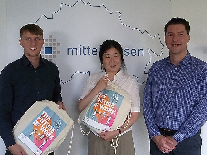 Regionalmanager Christian Pirerek, Mie Hanamoto und Prof. Nils Madeja setzen sich für Kooperationen zwischen mittelhessischen und japanischen Partnern ein (v.l.n.r., nicht auf dem Bild: Prof. Gerrit Sames, Foto: Regionalmanagement Mittelhessen/Benjamin Stuchly)