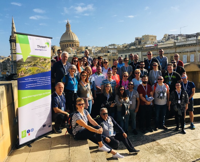 Gruppenbild in La Valetta, der Hauptstadt von Malta - Vertreter aller acht beteiligten Regionen waren vor Ort zum Erfahrungsaustausch