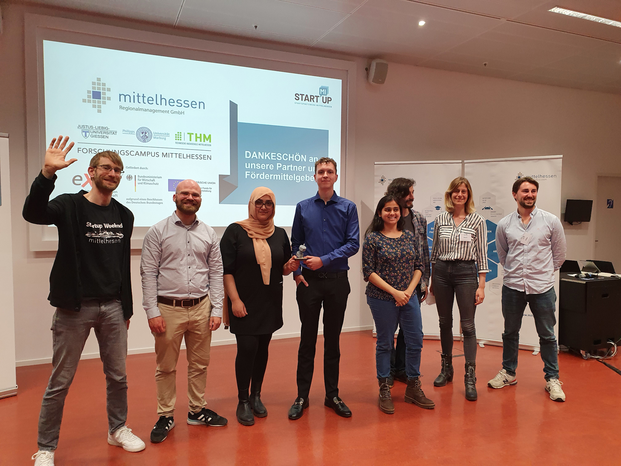 v.l.n.r.: Benjamin Stuchly (Regionalmanagement Mittelhessen), Matthias Beurer (StartMiUp / Mafex), Halla Tahira Ahmad, Alex Ochs, Priya Pednekar, René Mertschuweit, Marion Ihls, Philipp Stratmann