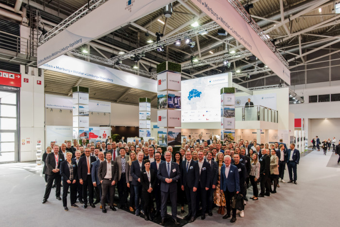 Gemeinschaftlich stark: die Standpartner auf  dem  Mittelhessen-Stand auf der Expo Real 2022 in München (Foto: Regionalmanagement Mittelhessen/Tilman Lochmüller)