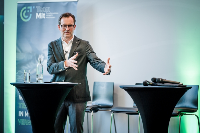 „Diese Transformation ist anders. Komplexer, schneller, tiefgreifender.“  Keynote-Speaker Thomas Schäfer, Vorstand VW