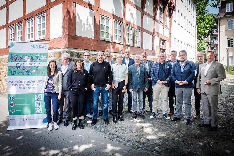 Gruppenbild des MINTmit-Beirats bei seiner Konstituierung