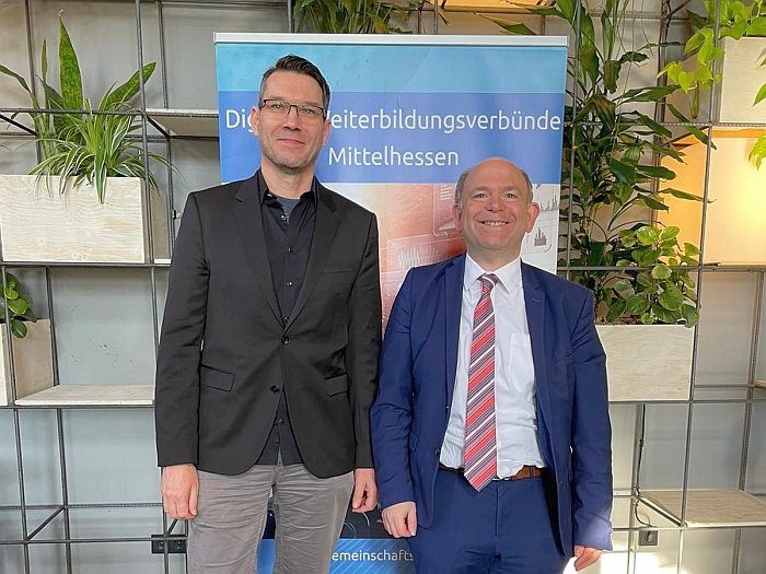 Ingolf Teetz, Vorstandsvorsitzender der milch & zucker Talent Acquisition & Talent Management Company AG und Frank Schmidt, Projektmanager der Digitalen Weiterbildungsverbünden Mittelhessen (rechts)