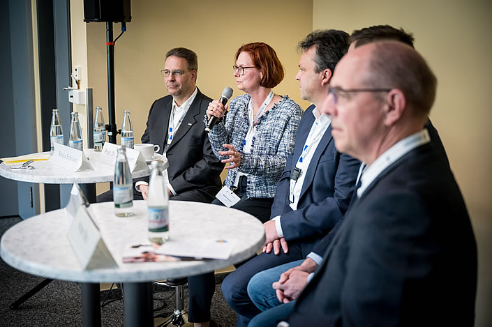 Erfolgreiche Kooperationsprojekte der Region wie das Studium-Plus-Forum Kirchhain-Stadtallendorf und Ausbildungsmesse "Check Dein Job" standen in einer Impuls-Session im Mittelpunkt. (Foto: Tilman Lochmüller / Regionalmanagement Mittelhessen)