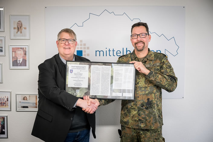 Jens Ihle mit Oberstleutnant d. R. Christiann Storck (Foto: Tilman Lochmüller)