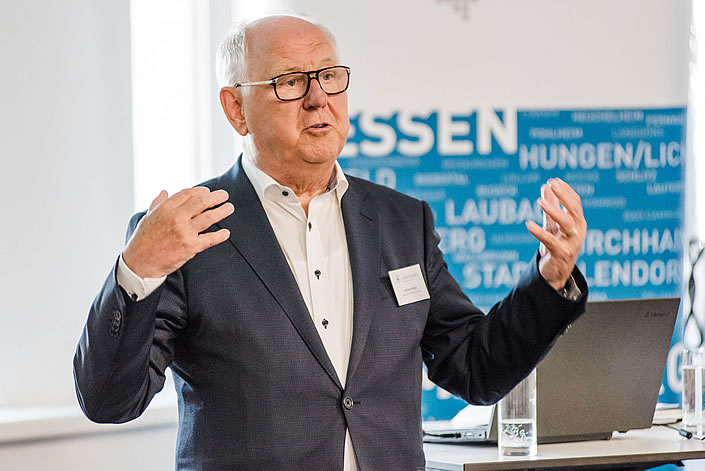 Norbert Müller bei seinem Schwerpunktvortrag (Foto: Regionalmanagement Mittelhessen / Tilman Lochmüller)