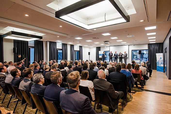 Der Parlamentarische Abend des Vereins Mittelhessen war in diesem Jahr im Leitz-Park in Wetzlar zu Gast. (Foto: Regionalmanagement Mittelhessen / Tilman Lochmüller)